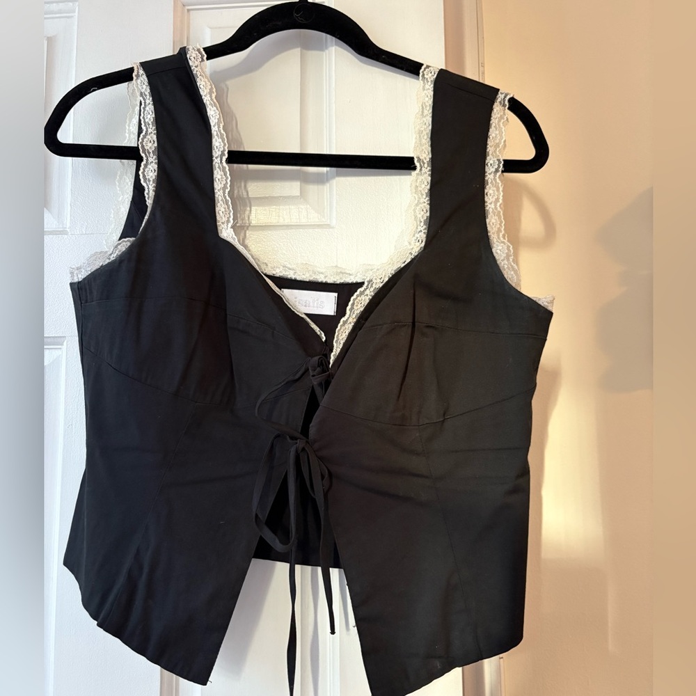 Isalis Black and White tie up tank top